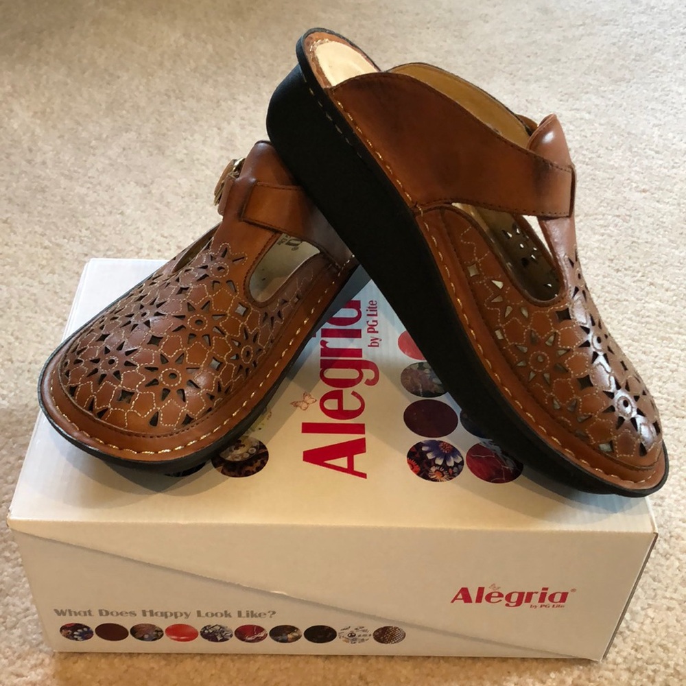 Brand New Algeria Size 38 (7.5-8) with or without box.